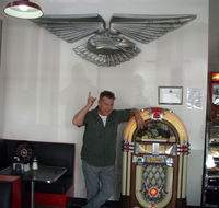 Retro Style Dinning - Accommodation Melbourne
