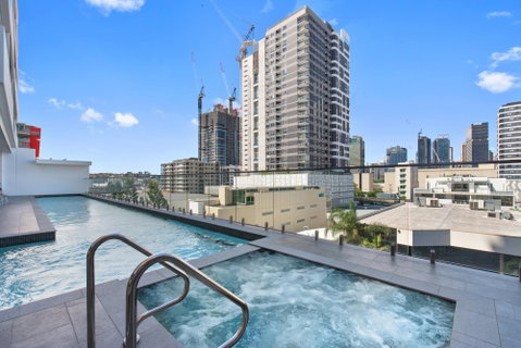 Arise Ivy and Eve - Accommodation Melbourne 1