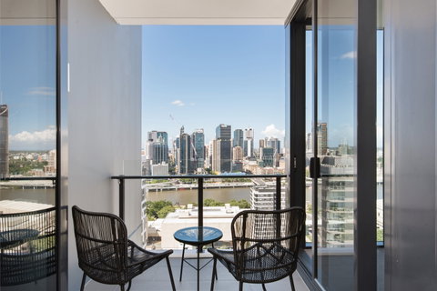 Arise Ivy and Eve - Accommodation Melbourne 6