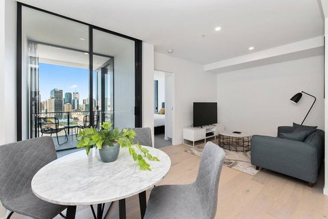 Arise Ivy and Eve - Accommodation Melbourne 8