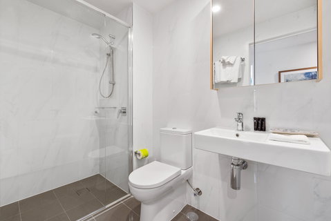 Arise Ivy and Eve - Accommodation Melbourne 10