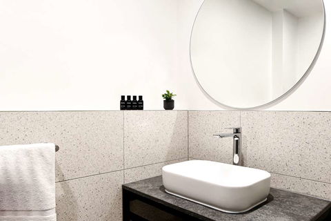 HotelMOTEL - Accommodation Melbourne 9