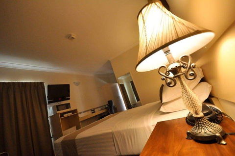 Emerald Maraboon Motor Inn - Accommodation Melbourne 4