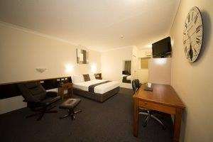 Emerald Maraboon Motor Inn - Accommodation Melbourne 10