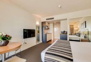 Central Cosmo Apartments - Accommodation Melbourne 2