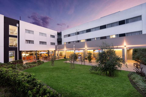 Atura Dandenong - Melbourne 4u 1