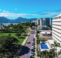Holiday Inn Cairns Harbourside - Accommodation Melbourne