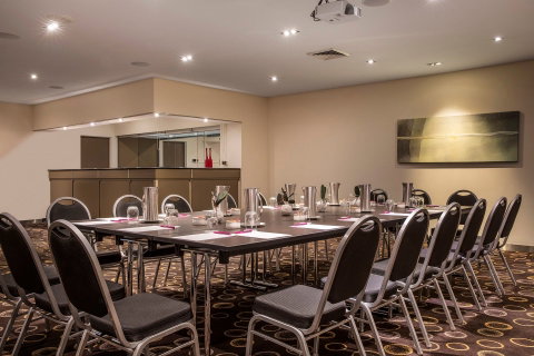 Crowne Plaza Canberra - Accommodation Melbourne 10