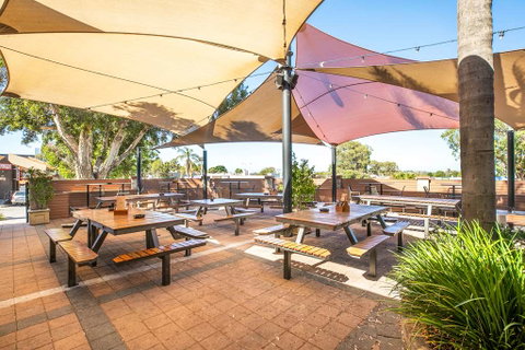 Nightcap at Wanneroo Tavern - Accommodation Melbourne 1