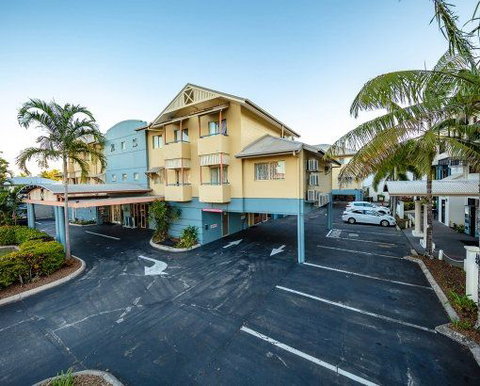 Cairns Queenscourt - Accommodation Melbourne 0