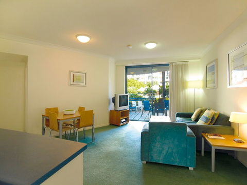 Oaks Calypso Plaza Resort - Melbourne 4u 5