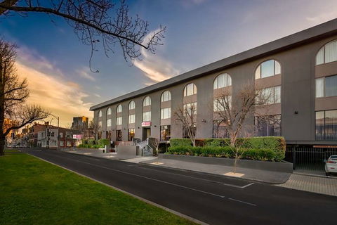 Best Western Plus Travel Inn Hotel - Accommodation Melbourne 0