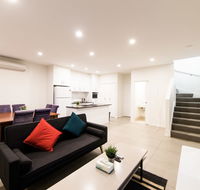 3BR Townhouse Double Garage walk to Lake Ginninderra - Accommodation Melbourne