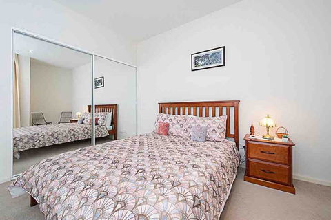 Spacious 1BR Stylish New Acton Apartment +Parking - Melbourne 4u 21