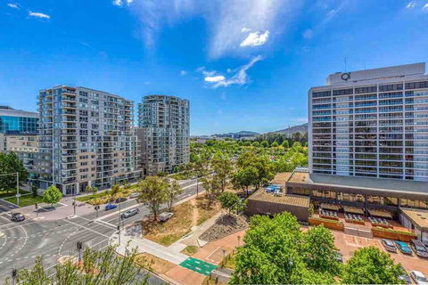 Spacious 1BR Stylish New Acton Apartment +Parking - Melbourne 4u 18