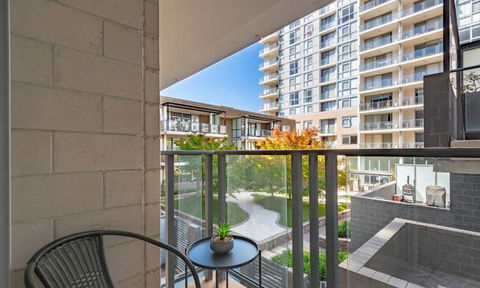 Spacious 1BR Stylish New Acton Apartment +Parking - Melbourne 4u 6