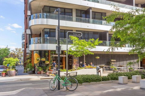 Spacious 1BR Stylish New Acton Apartment +Parking - Melbourne 4u 11