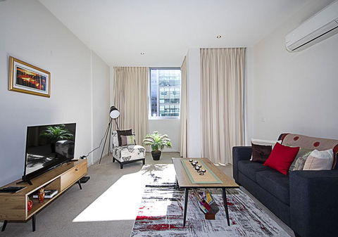 Spacious 1BR Stylish New Acton Apartment +Parking - Melbourne 4u 2