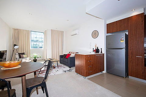 Spacious 1BR Stylish New Acton Apartment +Parking - Melbourne 4u 5