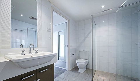 Spacious 1BR Stylish New Acton Apartment +Parking - Melbourne 4u 3