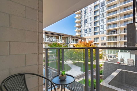 Spacious 1BR Stylish New Acton Apartment +Parking - Melbourne 4u 23
