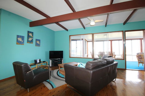 Bally High, 20 Dulconghi Street - Accommodation Melbourne 14