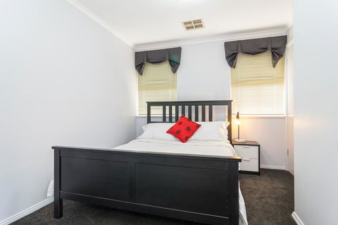 Port Adelaide Harbourside House - Melbourne 4u 9