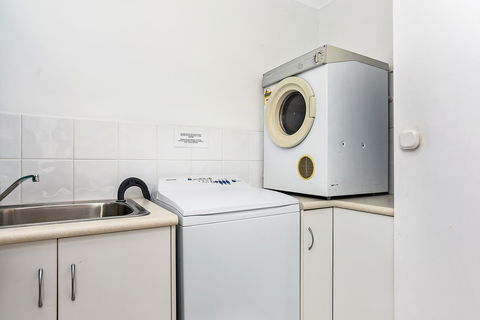 Ainslie Roberts Drive Retreat - Accommodation Melbourne 10