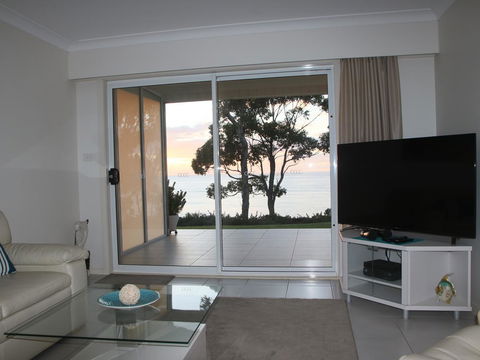 Mollymook Beach Waterfront - Accommodation Melbourne 12