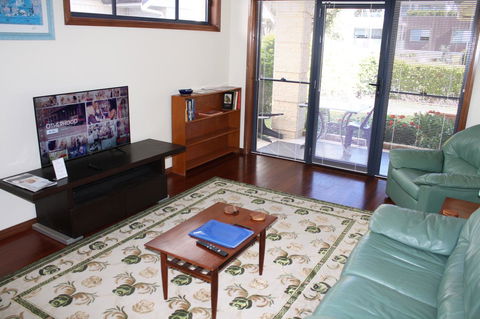 Serenity On Narrabeen Beach - 1Bdr Beachside Retreat - Accommodation Melbourne 7
