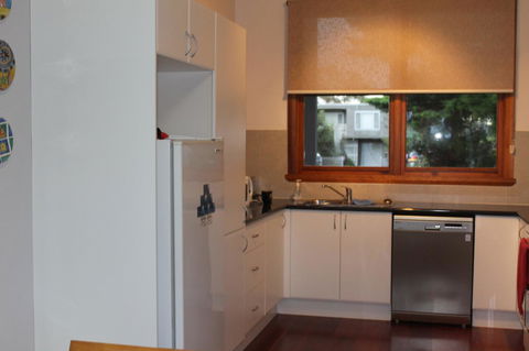 \'Point Break\' Your Waterfront Break At The Point - Accommodation Melbourne 8
