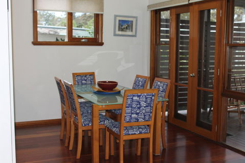\'Point Break\' Your Waterfront Break At The Point - Accommodation Melbourne 7