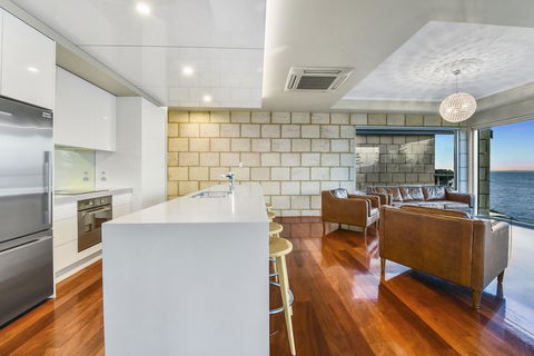 Aloha Waterfront Properties - Accommodation Melbourne 22