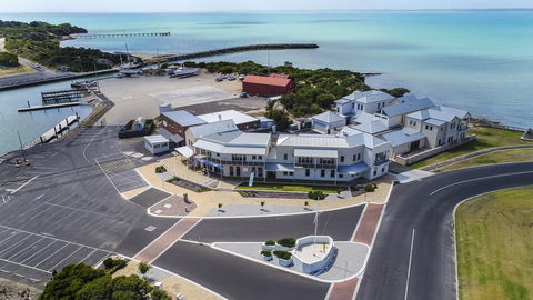 Aloha Waterfront Properties - Accommodation Melbourne 1