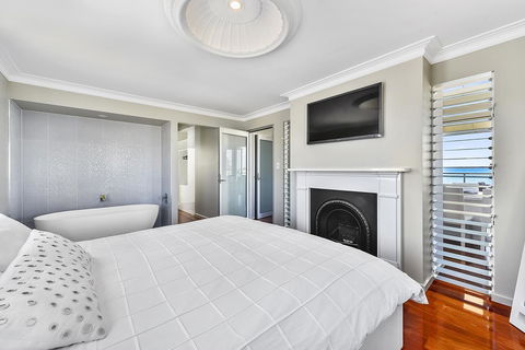 Aloha Waterfront Properties - Accommodation Melbourne 12
