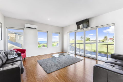 Aloha Waterfront Properties - Accommodation Melbourne 30