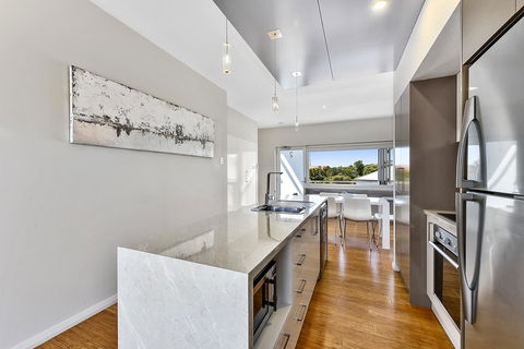 Aloha Waterfront Properties - Accommodation Melbourne 25