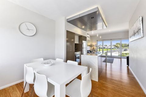 Aloha Waterfront Properties - Accommodation Melbourne 27