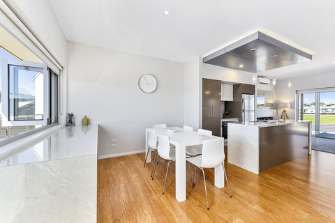 Aloha Waterfront Properties - Accommodation Melbourne 28