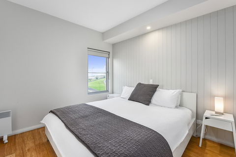 Aloha Waterfront Properties - Accommodation Melbourne 13