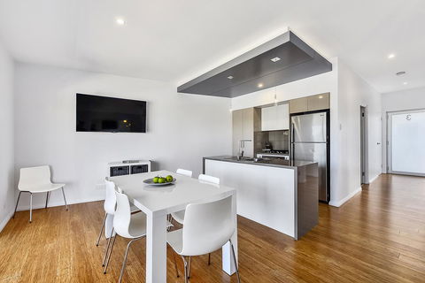 Aloha Waterfront Properties - Accommodation Melbourne 16