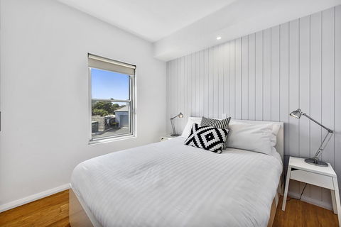 Aloha Waterfront Properties - Accommodation Melbourne 19