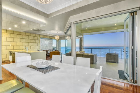Aloha Waterfront Properties - Accommodation Melbourne 9