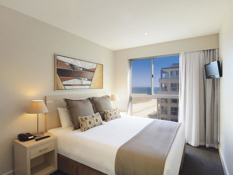 Oaks Glenelg Plaza Pier Suites - Accommodation Melbourne 2
