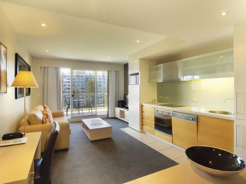 Oaks Glenelg Plaza Pier Suites - Accommodation Melbourne 6