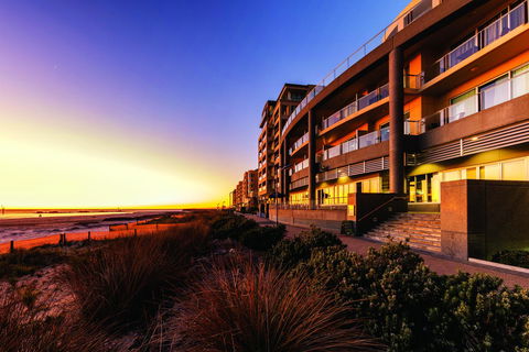 Oaks Glenelg Plaza Pier Suites - Accommodation Melbourne 0