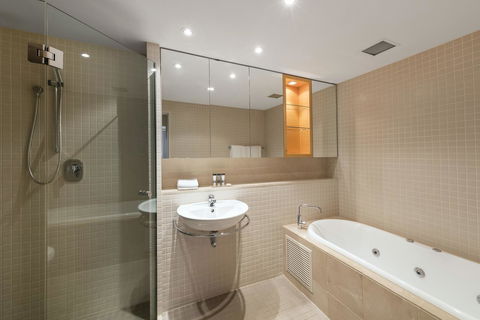 Oaks Glenelg Plaza Pier Suites - Accommodation Melbourne 3