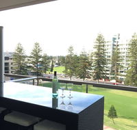 Beachside Luxury getaway in Glenelg - Accommodation Melbourne