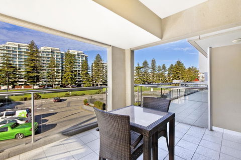 Glenelg Seaside Apartment - Accommodation Melbourne 11