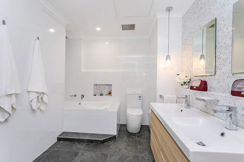 Heart Of Glenelg BnB - Accommodation Melbourne 2